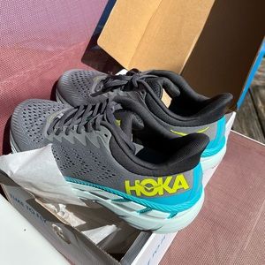Brand new, never worn Hoka Clifton 7